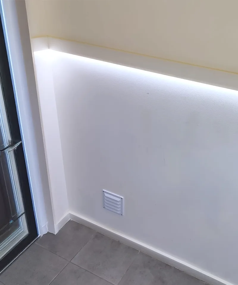 Plinthe CF10 LED | (60x20mm) – Image 2